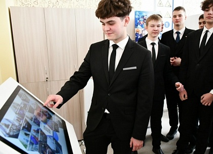 АО «Транснефть – Север» установило современную информационную стойку в школе г. Ухты